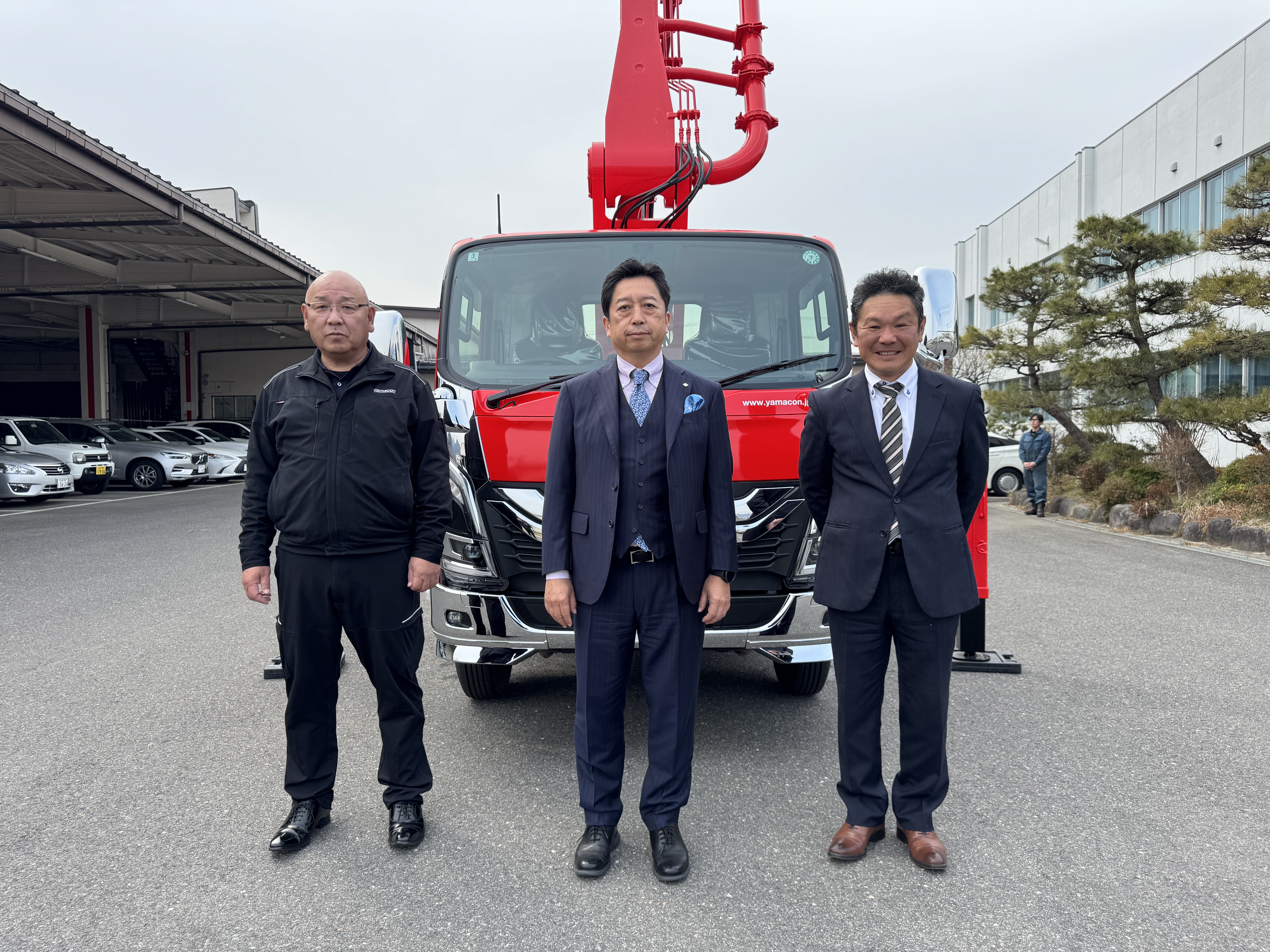 岩田商会スーパーミニエース「IC-50B-15L」15mブームのコンクリート