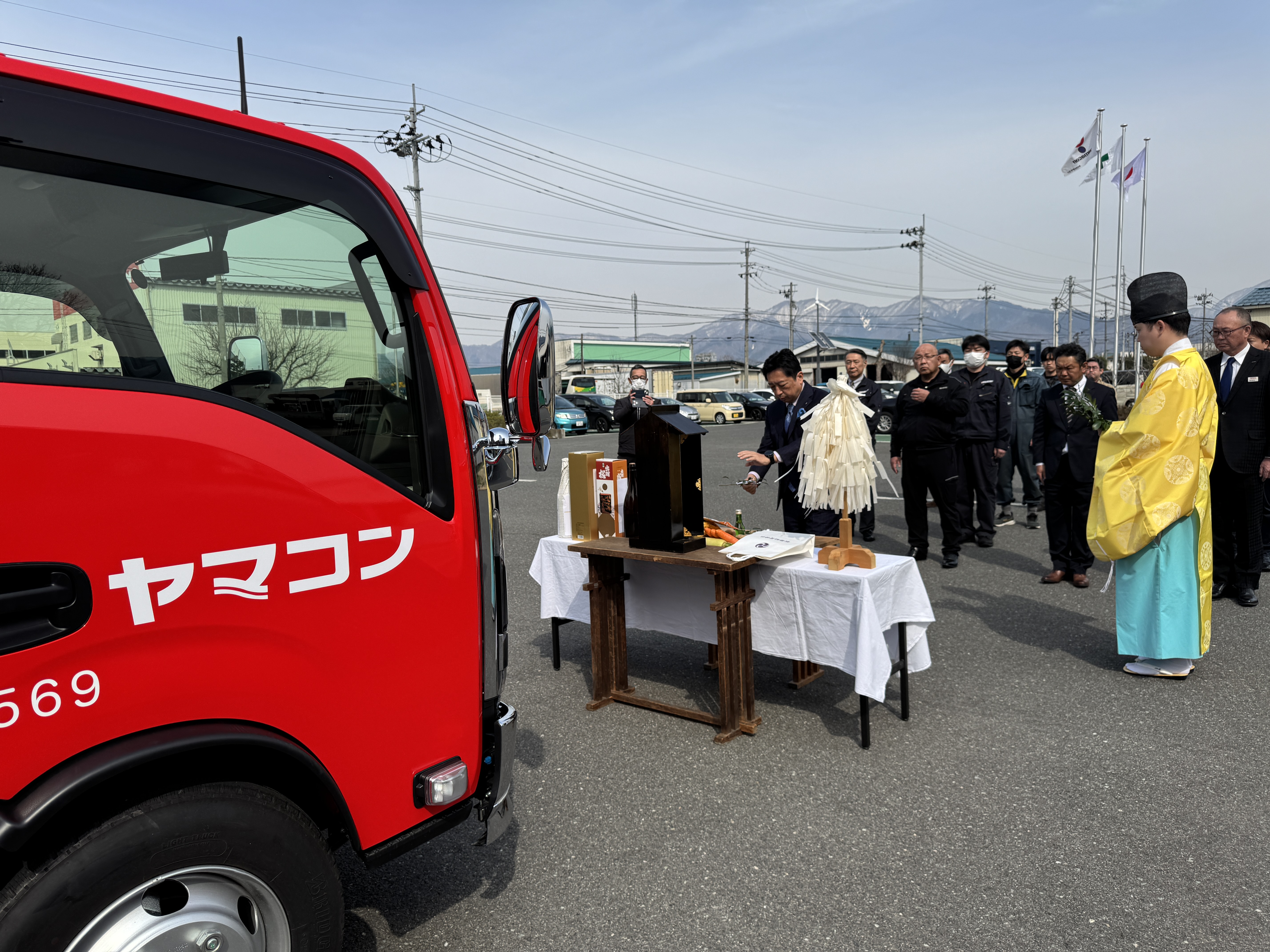 岩田商会スーパーミニエース「IC-50B-15L」15mブームのコンクリート